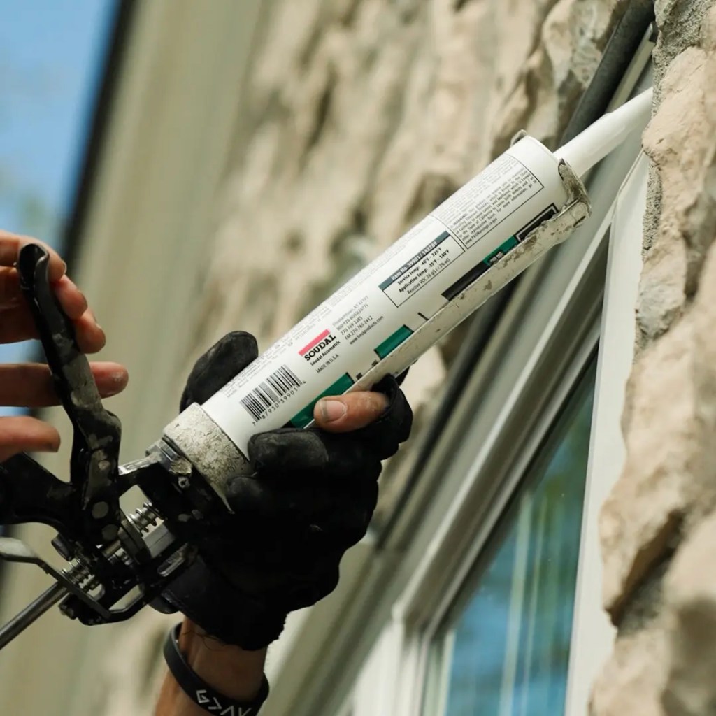 Knoxville Window Company | Replacement Windows & Installation Window Installer applying sealants